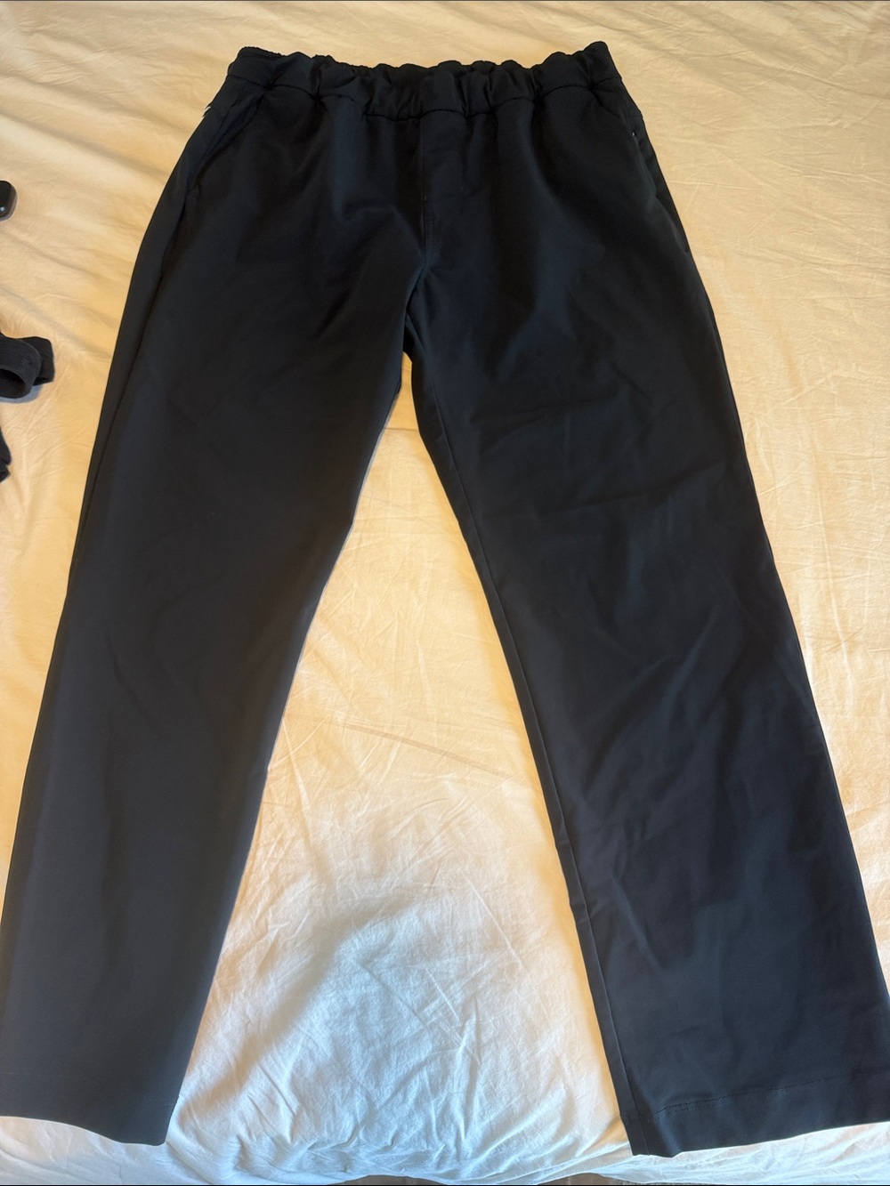 Vuori Women's Black Cropped Active Pants